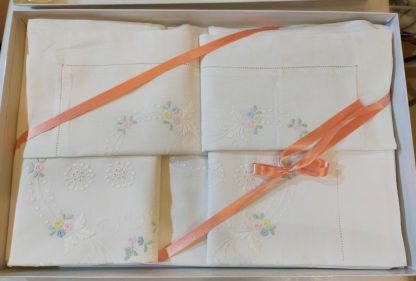 PARURE LENZ. LINO 2P RICAMATO EMOZIONI ITALIANE - immagine 2